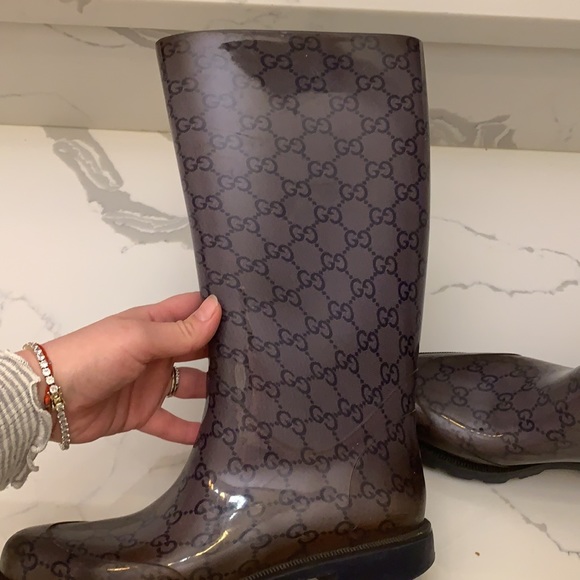 COPY - **Used**Gucci rain boots. - Picture 4 of 10